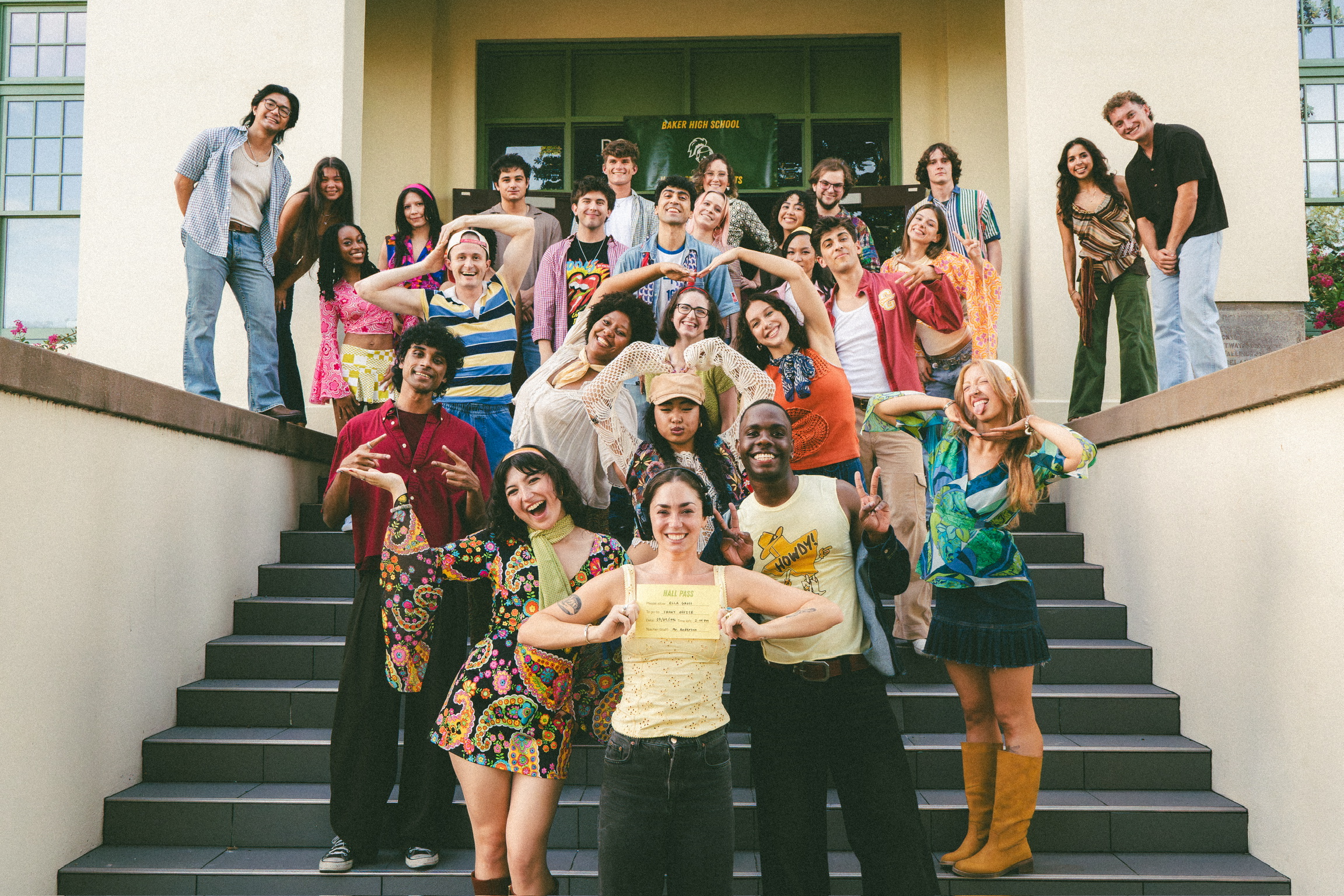 Hall Pass — full cast on the school steps